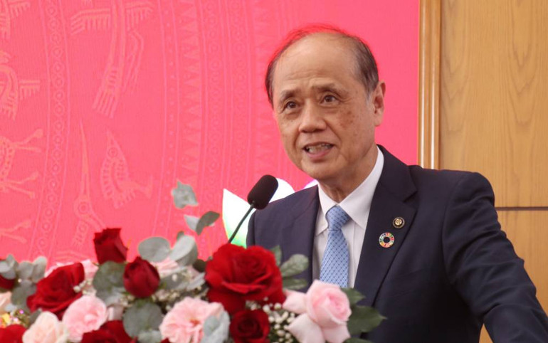 Ngài Thị trưởng và Chủ tịch Hội Công thương thành phố Okayama phát biểu tại tọa đàm.