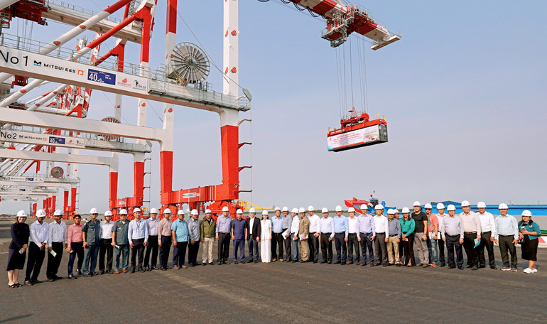 Đoàn Đại biểu tỉnh Svây Rieng tham quan và làm việc với Cảng quốc tế Long An về việc mở rộng giao thương hàng hóa qua cảng.