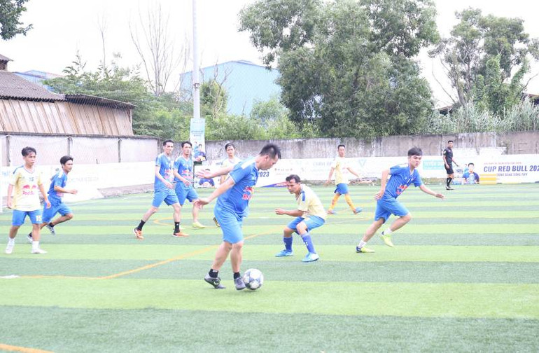 Thanh niên công nhân tranh tài giải bóng đá nam Thanh niên công nhân cúp Red Bull năm 2023.