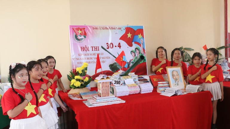 Không gian giới thiệu sách, triển lãm trưng bày sách của xã Bình Hòa Nam (huyện Đức Huệ, tỉnh Long An) tại lễ phát động.