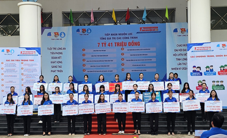 Nhà tài trợ, mạnh thường quân đóng góp hơn 7 tỷ đồng thực hiện các hoạt động an sinh xã hội.