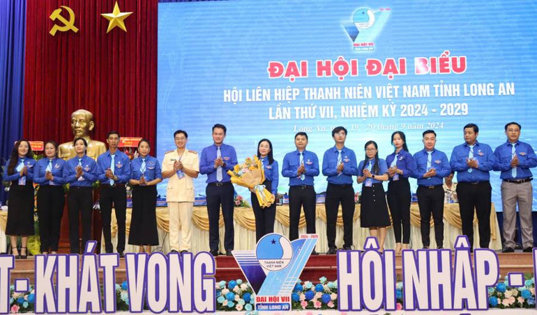 11 đại biểu chính thức và 3 đại biểu dự khuyết tham dự Đại hội đại biểu Hội Liên hiệp Thanh niên Việt Nam toàn quốc (nhiệm kỳ 2024-2029) ra mắt Đại hội.