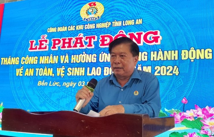 Chủ tịch Liên đoàn Lao động Long An Nguyễn Văn Quí phát biểu. Chủ tịch Liên đoàn Lao động Long An Nguyễn Văn Quí phát biểu.