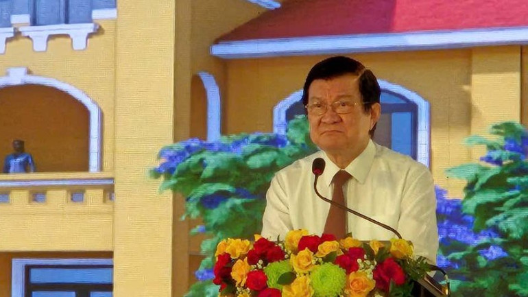 Nguyên Chủ tịch nước Trương Tấn Sang phát biểu tại lễ khánh thành trường. Nguyên Chủ tịch nước Trương Tấn Sang phát biểu tại lễ khánh thành trường.