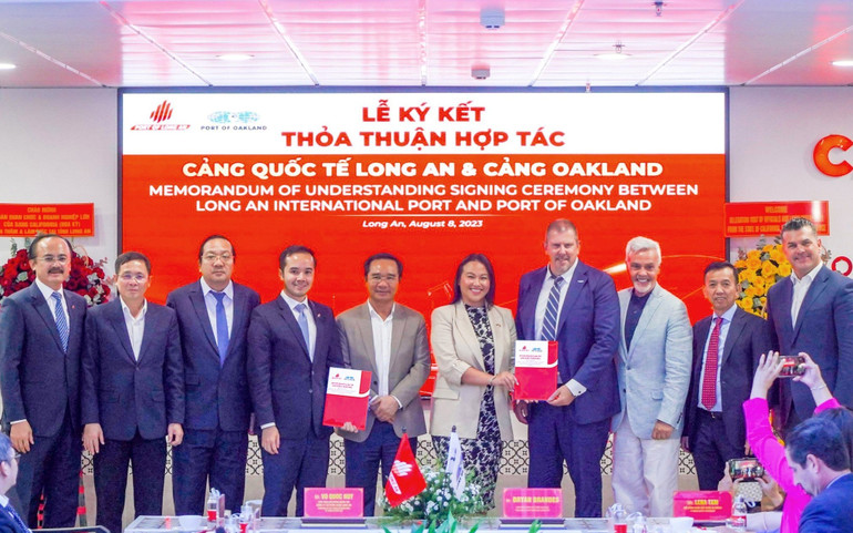 Lễ ký kết thỏa thuận hợp tác Cảng quốc tế Long An với Cảng Oakland (Bang California - Hoa Kỳ).