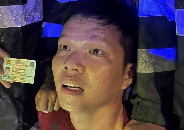 Nghi can Nguyễn Thanh Sơn bắt cóc bé gái 3 tuổi đòi tiền chuộc 2 tỷ đồng bị lực lượng Công an huyện Tân Phú (Đồng Nai) bắt giữ.