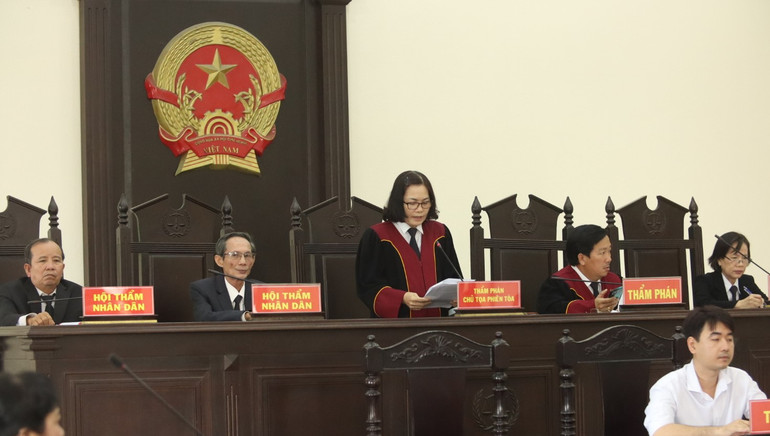 Hội đồng xét xử Tòa án nhân dân tỉnh Long An tuyên án đối với 9 thanh, thiếu niên (từ 15-18 tuổi) về tội giết người.