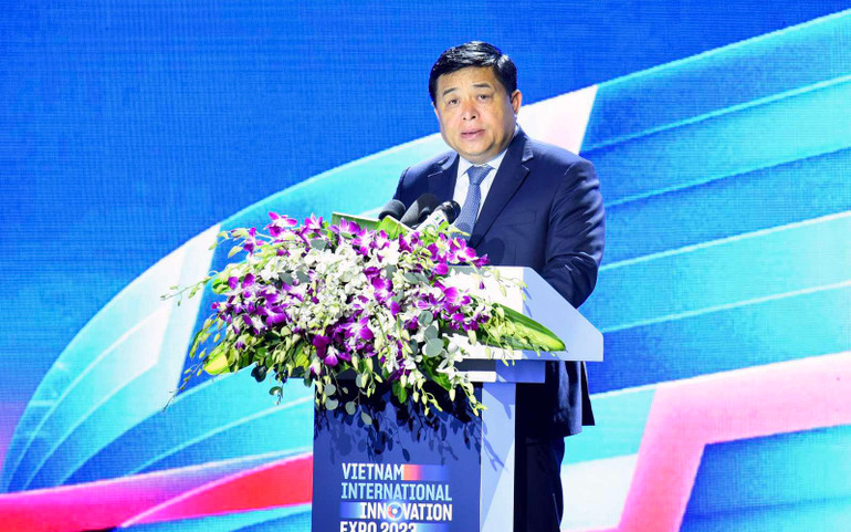 Bộ trưởng Kế hoạch và Đầu tư Nguyễn Chí Dũng phát biểu tại buổi lễ.