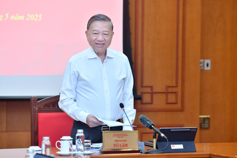 Tổng Bí thư Tô Lâm phát biểu chỉ đạo phiên họp. (Ảnh: Đăng Khoa) Tổng Bí thư Tô Lâm phát biểu chỉ đạo phiên họp. (Ảnh: Đăng Khoa)