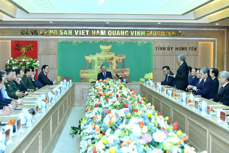 Tổng Bí thư Tô Lâm chúc Tết Đảng bộ, chính quyền và nhân dân tỉnh Hưng Yên. (Ảnh: Đăng Khoa)