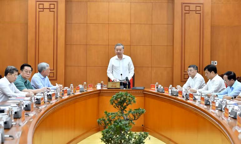 Tổng Bí thư Tô Lâm làm việc với Tiểu ban Điều lệ Đảng. (Ảnh: ĐĂNG KHOA) Tổng Bí thư Tô Lâm làm việc với Tiểu ban Điều lệ Đảng. (Ảnh: ĐĂNG KHOA)