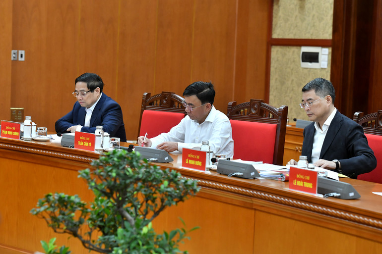 Các đồng chí lãnh đạo Đảng, Nhà nước, thành viên Tiểu ban Nhân sự tham dự phiên họp. (Ảnh: ĐĂNG KHOA)