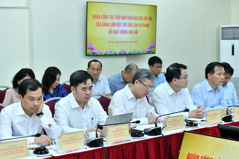 Các đại biểu dự buổi làm việc. Các đại biểu dự buổi làm việc.