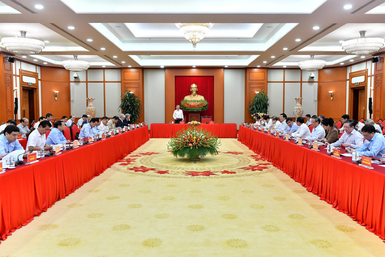 Tổng Bí thư Tô Lâm làm việc với Tiểu ban Văn kiện Đại hội XIV của Đảng. (Ảnh: ĐĂNG KHOA)