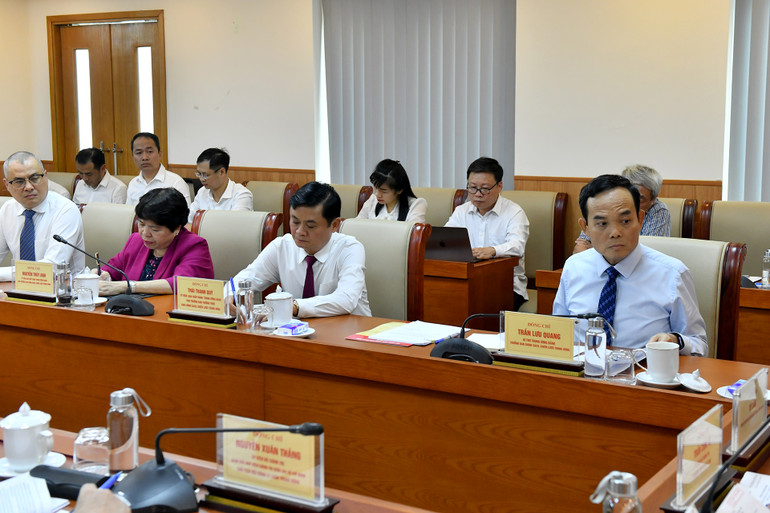 Các đồng chí lãnh đạo Ban Chính sách, chiến lược Trung ương và các đại biểu dự buổi làm việc. (Ảnh: ĐĂNG KHOA) Các đồng chí lãnh đạo Ban Chính sách, chiến lược Trung ương và các đại biểu dự buổi làm việc. (Ảnh: ĐĂNG KHOA)