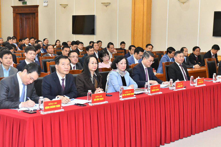 Đồng chí Trương Thị Mai, Ủy viên Bộ Chính trị, Thường trực Ban Bí thư, Trưởng Ban Tổ chức Trung ương và các đại biểu dự hội nghị. (Ảnh: ĐĂNG KHOA)