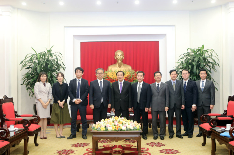 Đồng chí Phan Đình Trạc, Đại sứ Nhật Bản Yamada Takio và các đại biểu tham dự buổi tiếp.