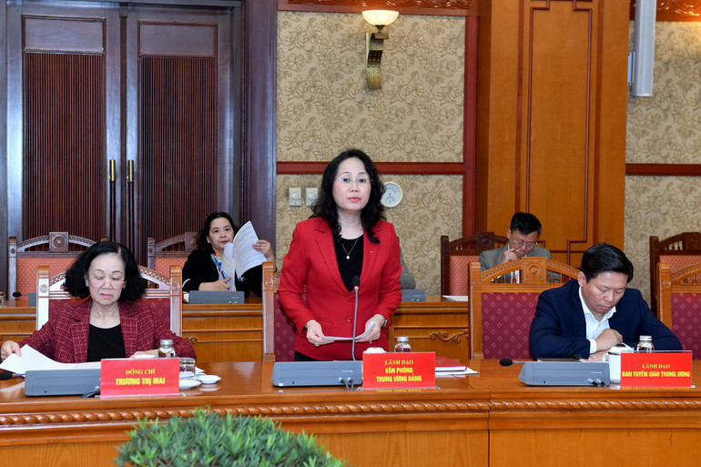 Đồng chí Lâm Thị Phương Thanh trình bày báo cáo tại Hội nghị. (Ảnh: ĐĂNG KHOA)