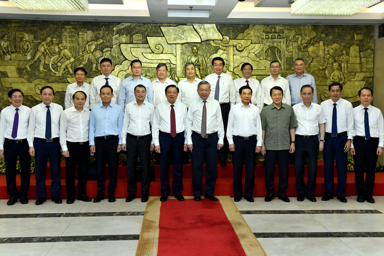 Tổng Bí thư Tô Lâm và các đồng chí lãnh đạo Đảng, Nhà nước cùng các đại biểu tham dự buổi làm việc. (Ảnh: ĐĂNG KHOA)