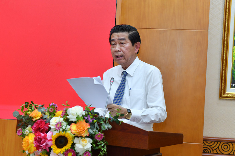 Đồng chí Võ Văn Dũng, Ủy viên Trung ương Đảng, Phó Trưởng Ban Thường trực Ban Nội chính Trung ương trình bày báo cáo tại buổi làm việc. (Ảnh: ĐĂNG KHOA)