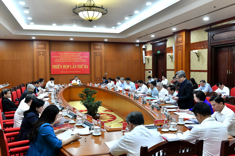 Phiên họp lần thứ 3 về tổng kết việc thực hiện Nghị quyết số 18-NQ/TW. (Ảnh: ĐĂNG KHOA)