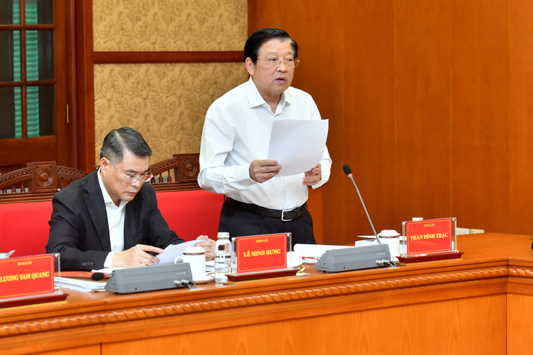 Đồng chí Phan Đình Trạc, Ủy viên Bộ Chính trị, Bí thư Trung ương Đảng, Trưởng Ban Nội chính Trung ương, Phó Trưởng ban Thường trực Ban Chỉ đạo phát biểu. (Ảnh: ĐĂNG KHOA)