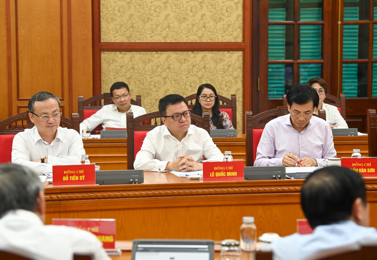 Các đại biểu dự phiên họp. (Ảnh DUY LINH)