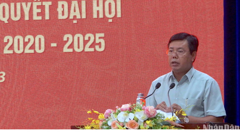 Bí thư Tỉnh ủy Cà Mau Nguyễn Tiến Hải phát biểu kết luận Hội nghị sơ kết giữa nhiệm kỳ thực hiện Nghị quyết Đại hội đại biểu Đảng bộ tỉnh lần thứ XVI.