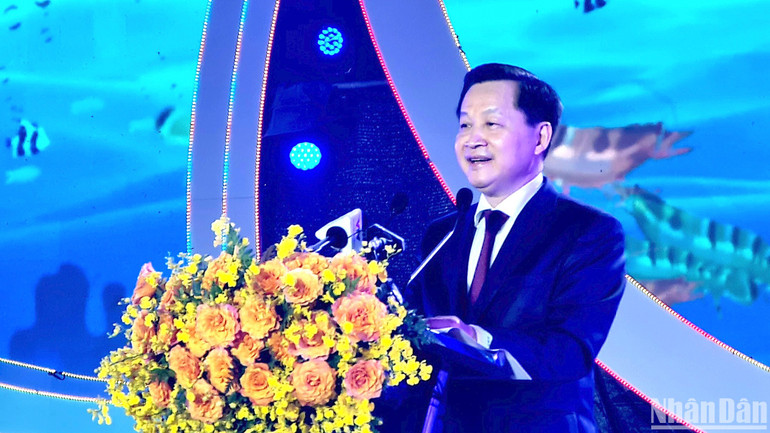 Phó Thủ tướng Chính phủ Lê Minh Khái phát biểu tại lễ khai mạc Festival tôm Cà Mau và Diễn đàn kết nối sản phẩm OCOP đồng bằng sông Cửu Long - 2023.