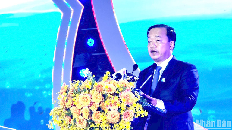 Ủy viên dự khuyết Trung ương Đảng, Chủ tịch Ủy ban nhân dân tỉnh Cà Mau phát biểu tại lễ khai mạc Testival tôm Cà Mau.