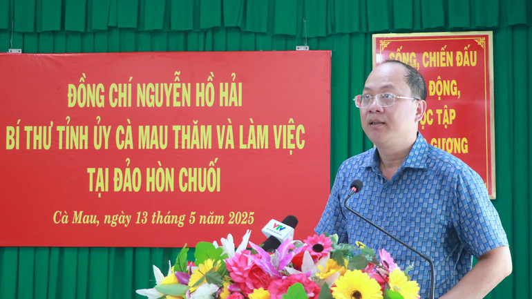 Bí thư Tỉnh ủy Cà Mau Nguyễn Hồ Hải phát biểu khi đến thăm và làm việc trên cụm đảo Hòn Chuối ngày 13/5.