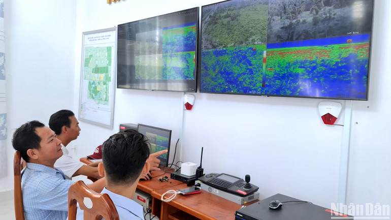 Giám sát phòng cháy chữa cháy rừng qua hệ thống camera tầm nhiệt tại Vườn Quốc gia U Minh hạ.