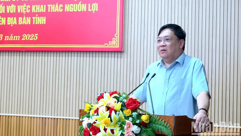 Chủ tịch Ủy ban nhân dân tỉnh Cà Mau Phạm Thành Ngại phát biểu triển khai nhiệm vụ thực hiện Chỉ thị 17 trong thời gian tới.