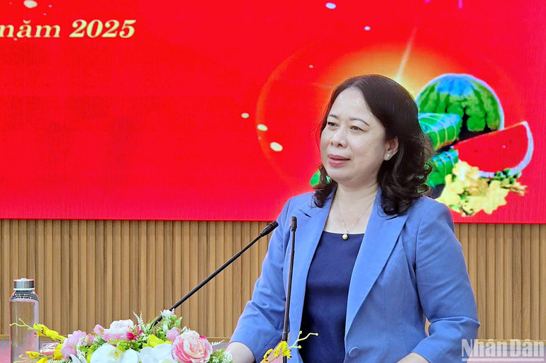 Phó Chủ tịch nước Võ Thị Ánh Xuân phát biểu tại buổi trao tặng quà Tết Nguyên đán Ất Tỵ 2025 tại Cà Mau. Phó Chủ tịch nước Võ Thị Ánh Xuân phát biểu tại buổi trao tặng quà Tết Nguyên đán Ất Tỵ 2025 tại Cà Mau.