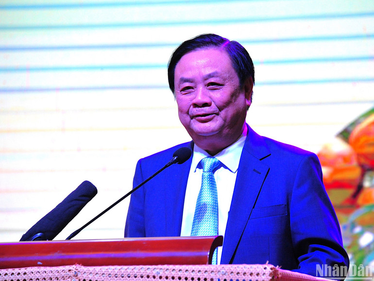 Bộ trưởng Nông nghiệp Lê Minh Hoan phát biểu khai mạc Hội nghị quốc gia về huy động nguồn lực thực hiện các giải pháp nông nghiệp thuận thiên tại đồng bằng sông Cửu Long. Bộ trưởng Nông nghiệp Lê Minh Hoan phát biểu khai mạc Hội nghị quốc gia về huy động nguồn lực thực hiện các giải pháp nông nghiệp thuận thiên tại đồng bằng sông Cửu Long.