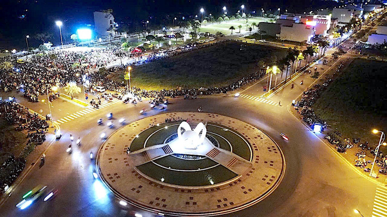 Một góc công công viên tại phường 9, thành phố Cà Mau về đêm.