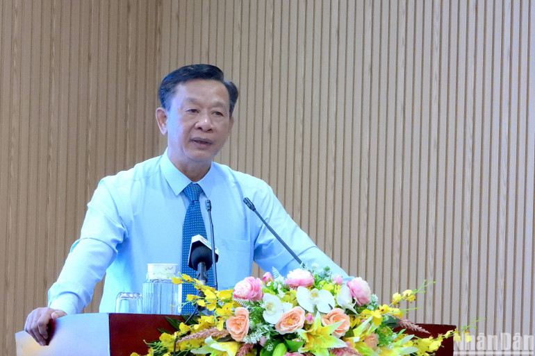 Trưởng Ban Tuyên giáo và Dân vận Tỉnh ủy Cà Mau Hồ Trung Việt phát biểu mở đầu tại buổi Tọa đàm.