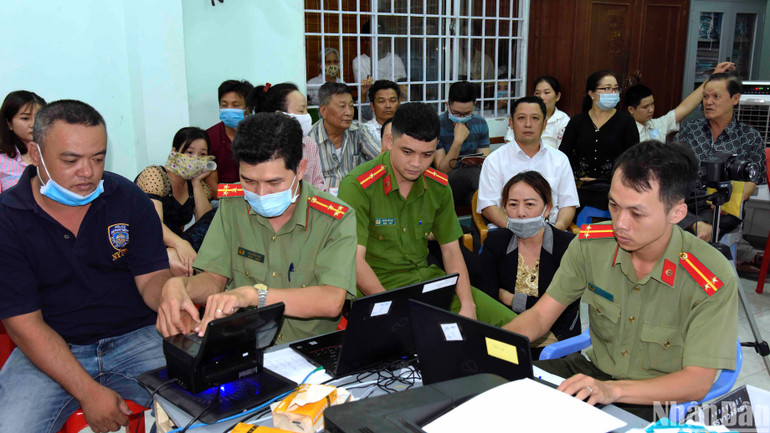 Với nhiều cách làm linh hoạt, đến 29/5 vừa qua, Công an Cà Mau hoàn thành cấp căn cước công dân cho 100% công dân đủ điều kiện.