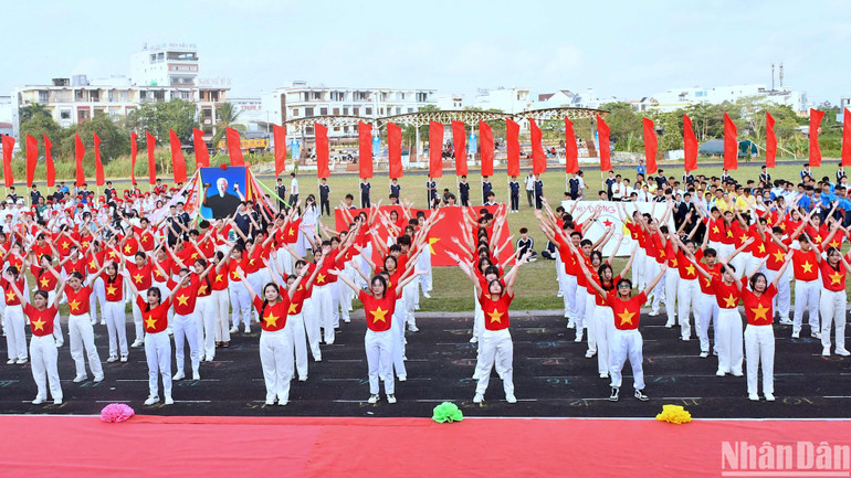 Biểu diễn dân vũ chào mừng Hội khỏe Phù Đổng tỉnh Cà Mau lần thứ 13 năm 2024. Biểu diễn dân vũ chào mừng Hội khỏe Phù Đổng tỉnh Cà Mau lần thứ 13 năm 2024.