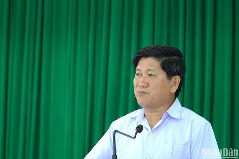 Phó Chủ tịch Ủy ban nhân dân tỉnh Cà Mau Lê Văn Sử chỉ rõ những tồn tại, hạn chế tại cuộc họp rút kinh nghiệm vào chiều 13/4. Phó Chủ tịch Ủy ban nhân dân tỉnh Cà Mau Lê Văn Sử chỉ rõ những tồn tại, hạn chế tại cuộc họp rút kinh nghiệm vào chiều 13/4.