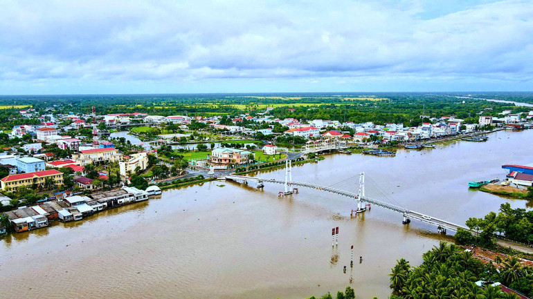 Một góc trung tâm thị trấn Trần Văn Thời, huyện Trần Văn Thời, tỉnh Cà Mau. (Ảnh: TRẦN QUỐC)