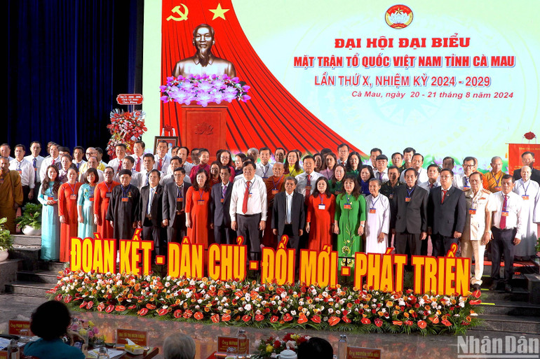 Ra mắt nhân sự Ủy ban Mặt trận Tổ quốc Việt Nam tỉnh Cà Mau khóa 10, nhiệm kỳ 2024-2029. Ra mắt nhân sự Ủy ban Mặt trận Tổ quốc Việt Nam tỉnh Cà Mau khóa 10, nhiệm kỳ 2024-2029.