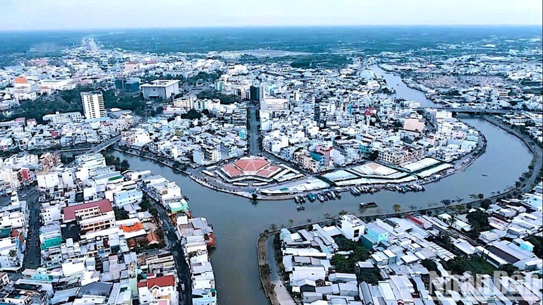 Cà Mau dự kiến chỉ còn 39 đơn vị cấp xã sau khi sắp xếp đơn vị hành chính cấp xã. Trong ảnh: Một góc ven sông đô thị thành phố Cà Mau.