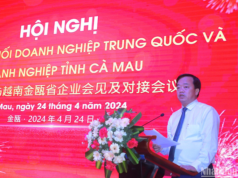 Ủy viên dự khuyết Trung ương Đảng, Phó Bí thư Tỉnh ủy, Chủ tịch Ủy ban nhân dân tỉnh Cà Mau Huỳnh Quốc Việt giới thiệu tiềm năng, lợi thế của Cà Mau với đối tác Trung Quốc. Ủy viên dự khuyết Trung ương Đảng, Phó Bí thư Tỉnh ủy, Chủ tịch Ủy ban nhân dân tỉnh Cà Mau Huỳnh Quốc Việt giới thiệu tiềm năng, lợi thế của Cà Mau với đối tác Trung Quốc.