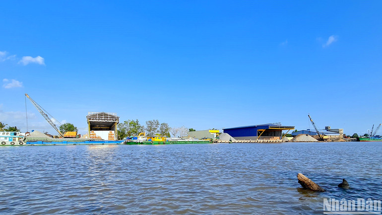 Khu vực có nhiều bến thủy nội địa dọc tuyến sông Ông Đốc (đoạn thuộc xã Hồ Thị Kỷ, huyện Thới Bình, tỉnh Cà Mau) tới đây sẽ bị kiểm tra về điều kiện đăng ký hoạt động.