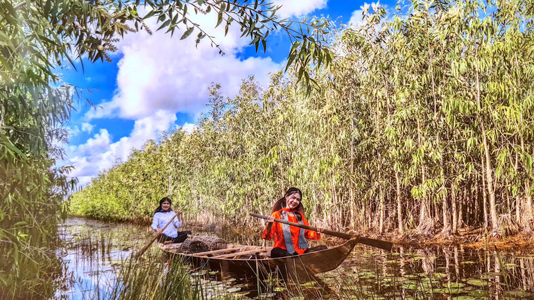 Tiềm năng to lớn về rừng tràm giúp U Minh phát triển mạnh về du lịch sinh thái, du lịch trải nghiệm, du lịch cộng đồng… (ảnh: Huỳnh Lâm)