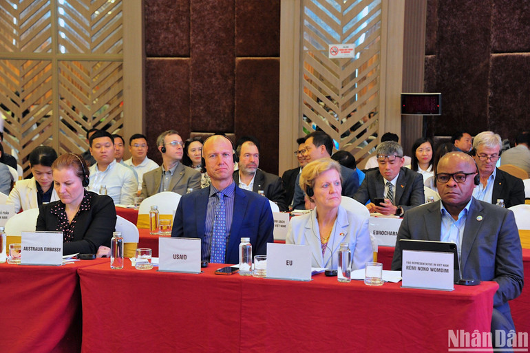 Hội nghị thu hút đông đảo đại biểu ngoài nước và các lãnh đạo, chuyên gia khu vực vùng đồng bằng sông Cửu Long. Hội nghị thu hút đông đảo đại biểu ngoài nước và các lãnh đạo, chuyên gia khu vực vùng đồng bằng sông Cửu Long.