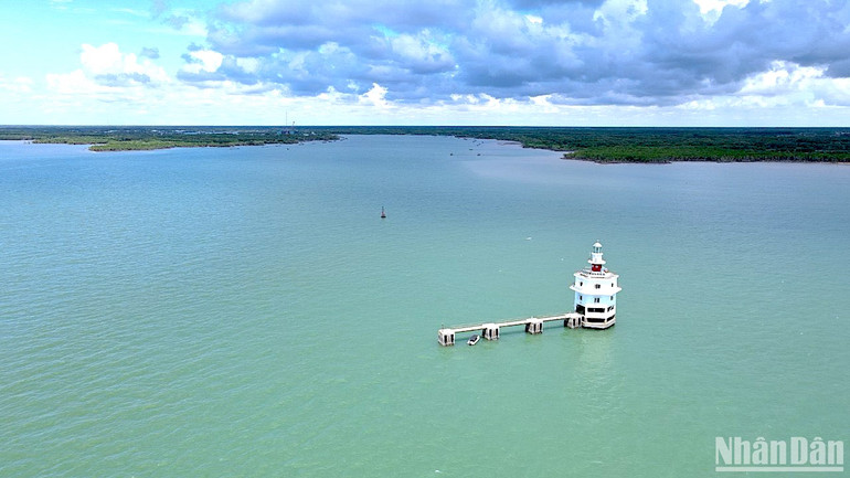 Cửa biển Bồ Đề dẫn nguồn nước tốt vào sông Cửa Lớn, tạo thuận lợi để người dân xã Tam Giang Tây phát triển nuôi trồng thủy sản.