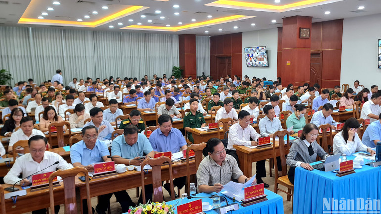 Hội nghị có sự tham gia của hơn 3.800 đại biểu các cấp theo hình thức trực tiếp và trực tuyến tại 114 điểm cầu tại Cà Mau. Hội nghị có sự tham gia của hơn 3.800 đại biểu các cấp theo hình thức trực tiếp và trực tuyến tại 114 điểm cầu tại Cà Mau.