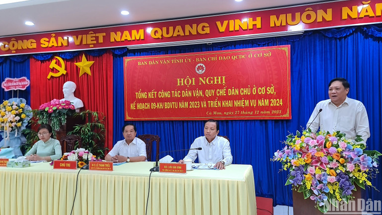 Phó Bí thư Thường trực Tỉnh ủy Cà Mau Phạm Thành Ngại (bìa phải) phát biểu chỉ đạo tại hội nghị.